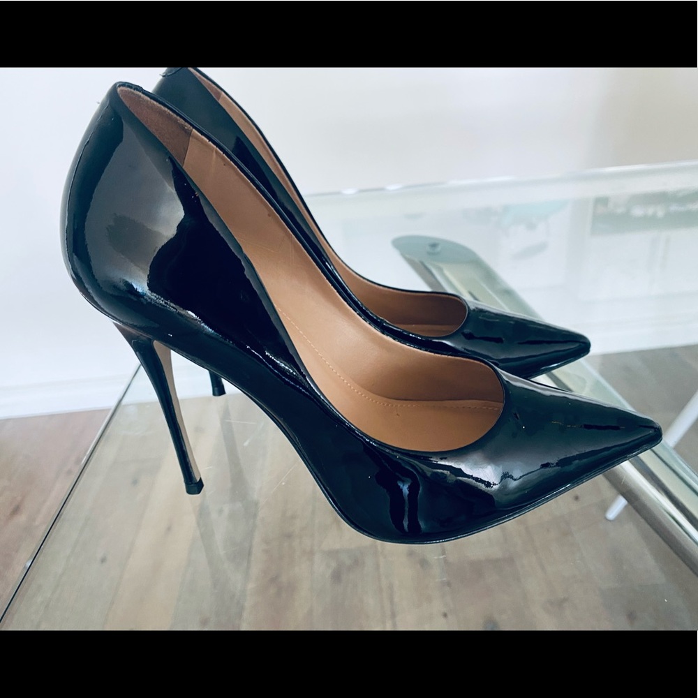 Saks Fifth Avenue Women’s Size 8 Black Stilettos